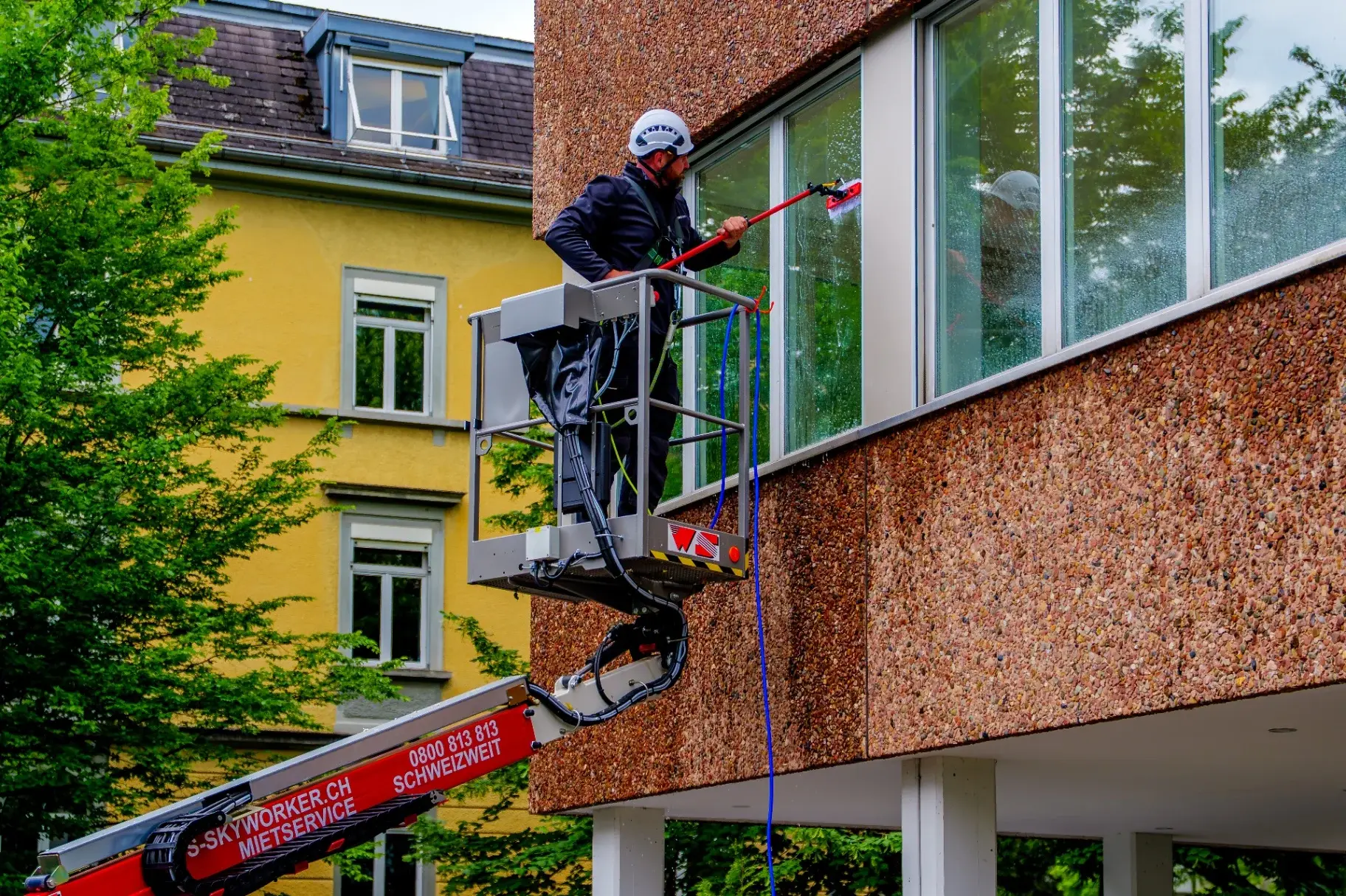 CleanWin Reinigungsteam bei der Arbeit in Winterthur
